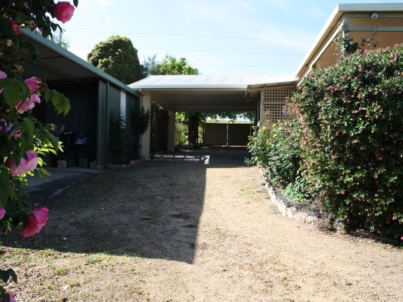 4 Nicole Court, Wy Yung VIC 3875