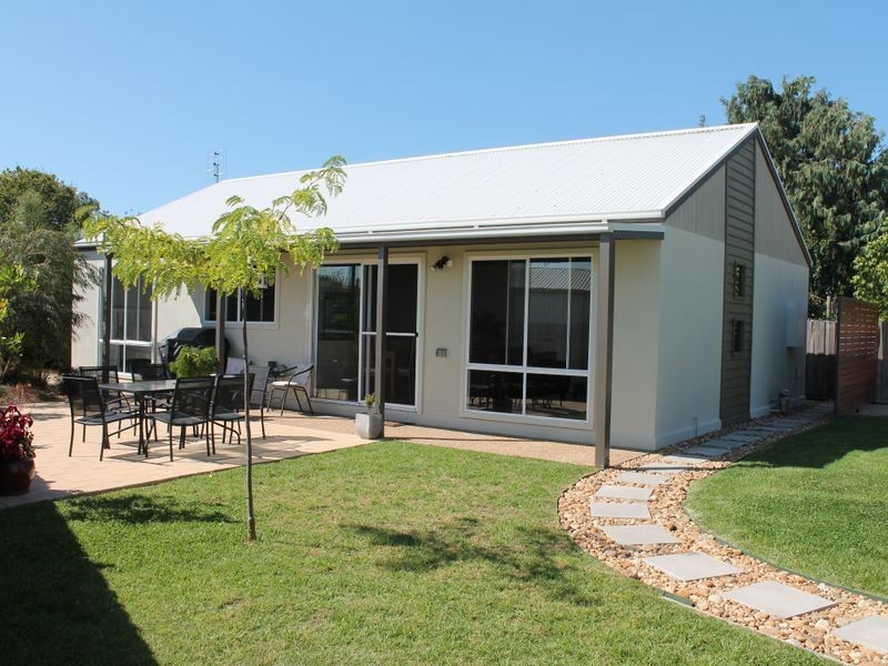 6 Charles St, Lucknow VIC 3875