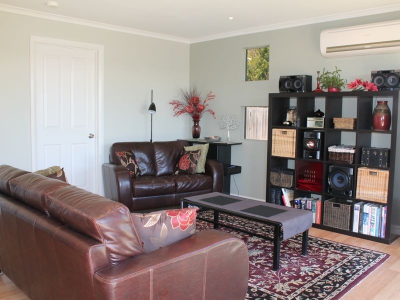 6 Charles St, Lucknow VIC 3875