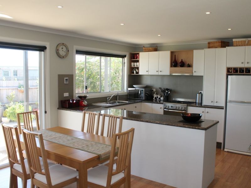 6 Charles St, Lucknow VIC 3875