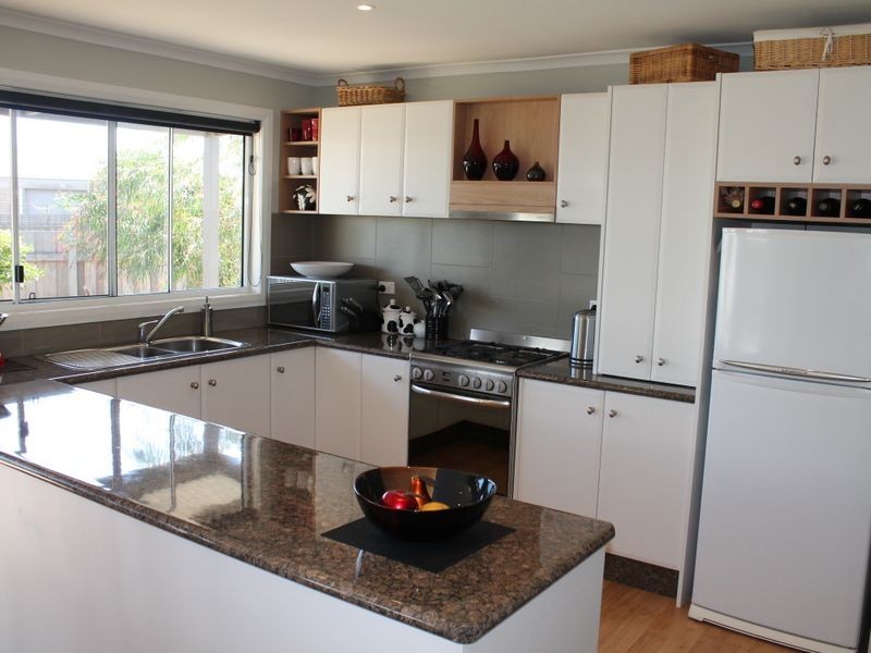 6 Charles St, Lucknow VIC 3875