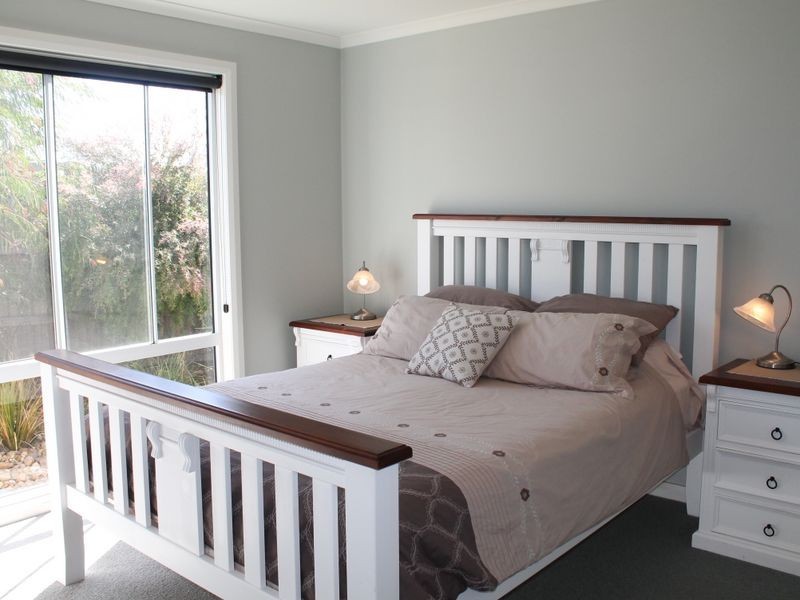 6 Charles St, Lucknow VIC 3875