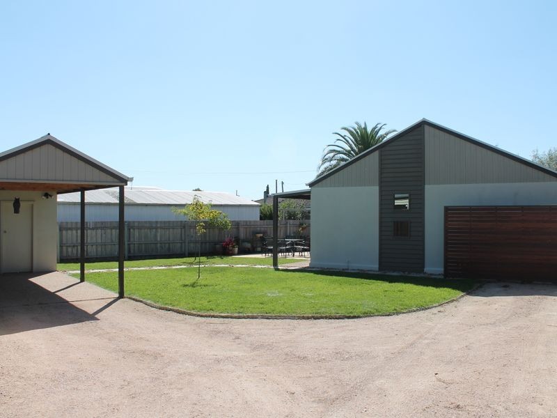 6 Charles St, Lucknow VIC 3875