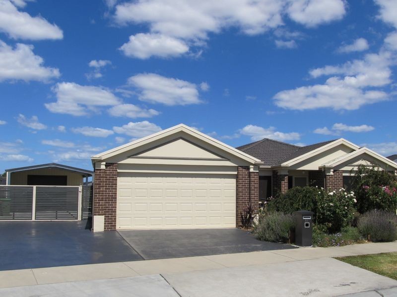 56 Gatehouse Drv, Bairnsdale VIC 3875