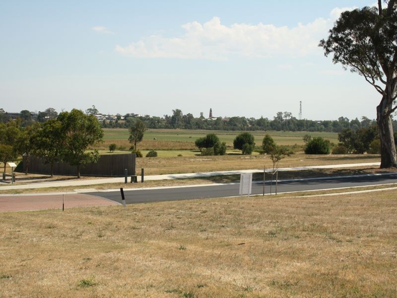 11 Morton Drive, Bairnsdale VIC 3875