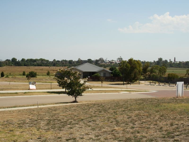 11 Morton Drive, Bairnsdale VIC 3875