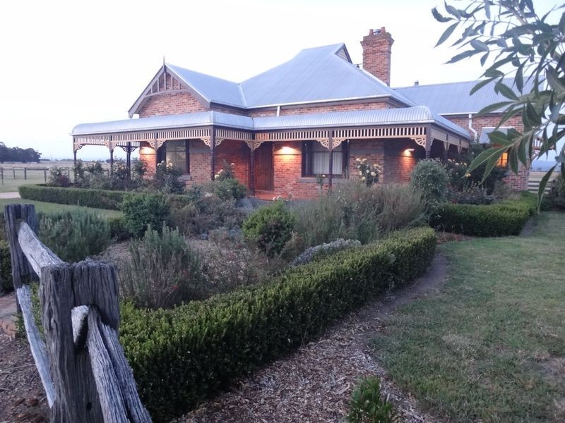 445 Races Lane Hillside, Bairnsdale VIC 3875