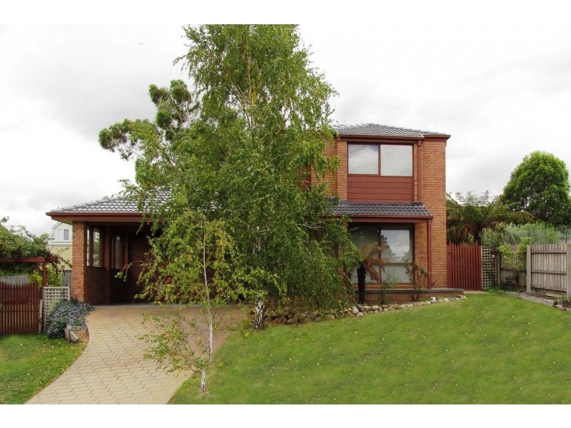 6 Hugh Court, Bairnsdale VIC 3875