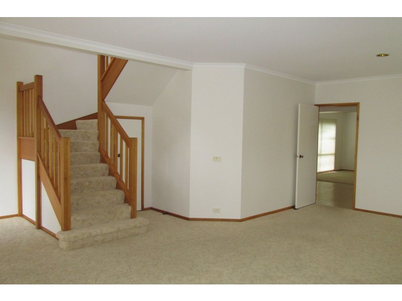 6 Hugh Court, Bairnsdale VIC 3875