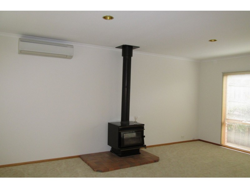 6 Hugh Court, Bairnsdale VIC 3875