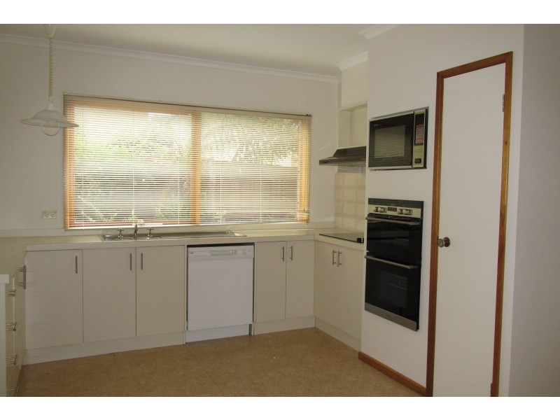 6 Hugh Court, Bairnsdale VIC 3875