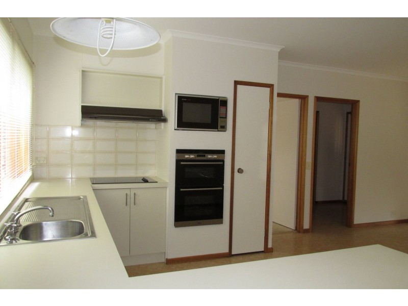 6 Hugh Court, Bairnsdale VIC 3875