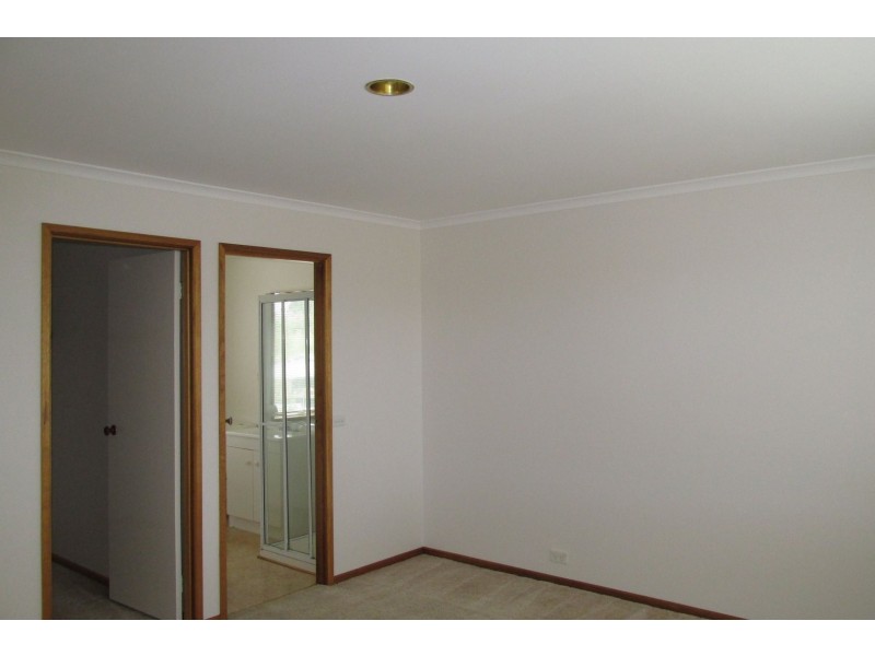 6 Hugh Court, Bairnsdale VIC 3875