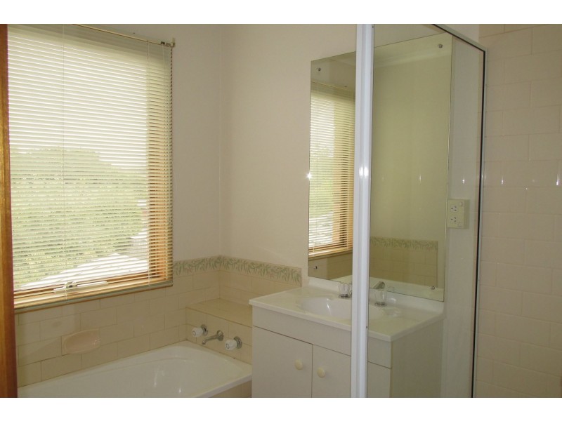 6 Hugh Court, Bairnsdale VIC 3875