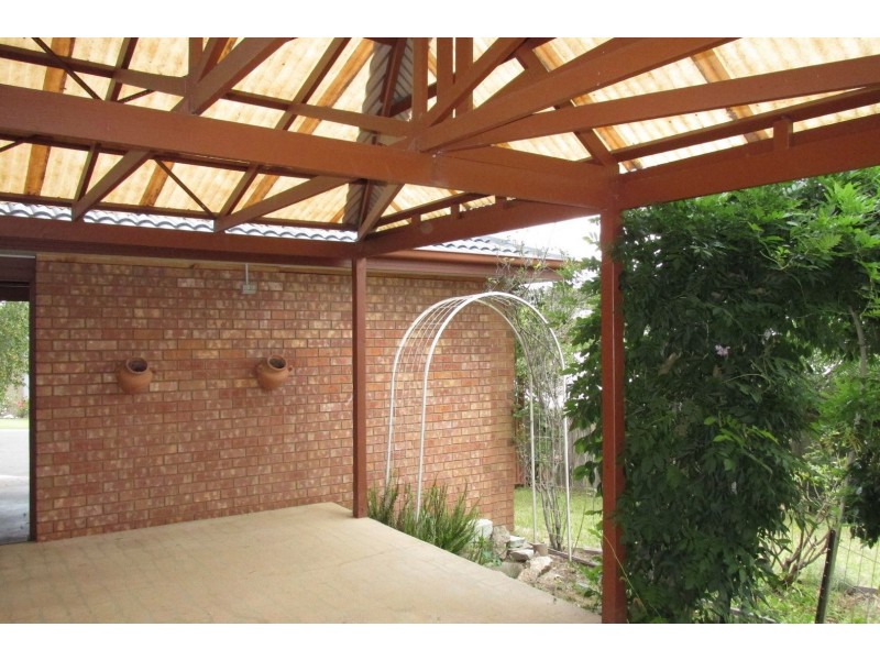 6 Hugh Court, Bairnsdale VIC 3875