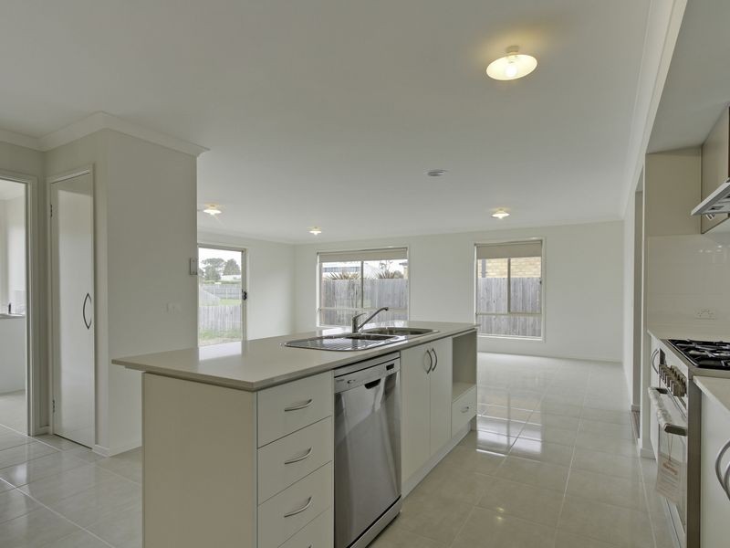 1 Barton Place, Bairnsdale VIC 3875