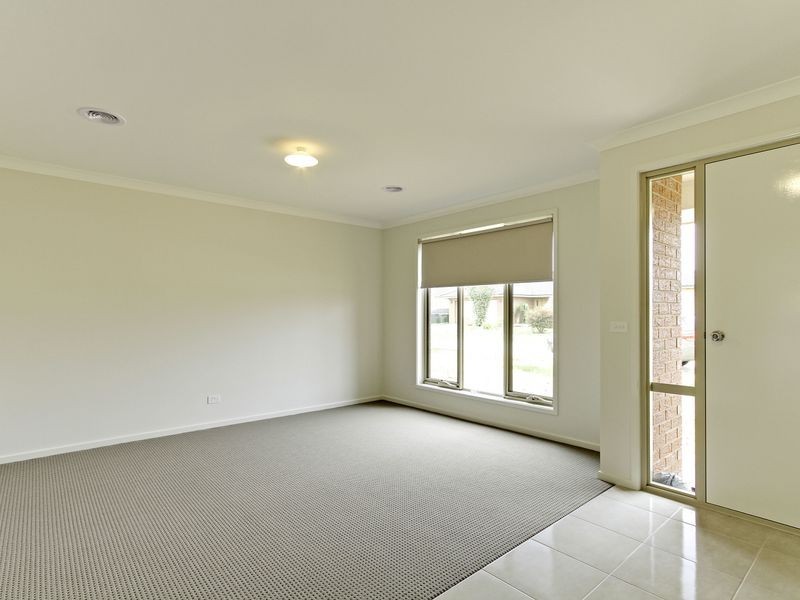 1 Barton Place, Bairnsdale VIC 3875