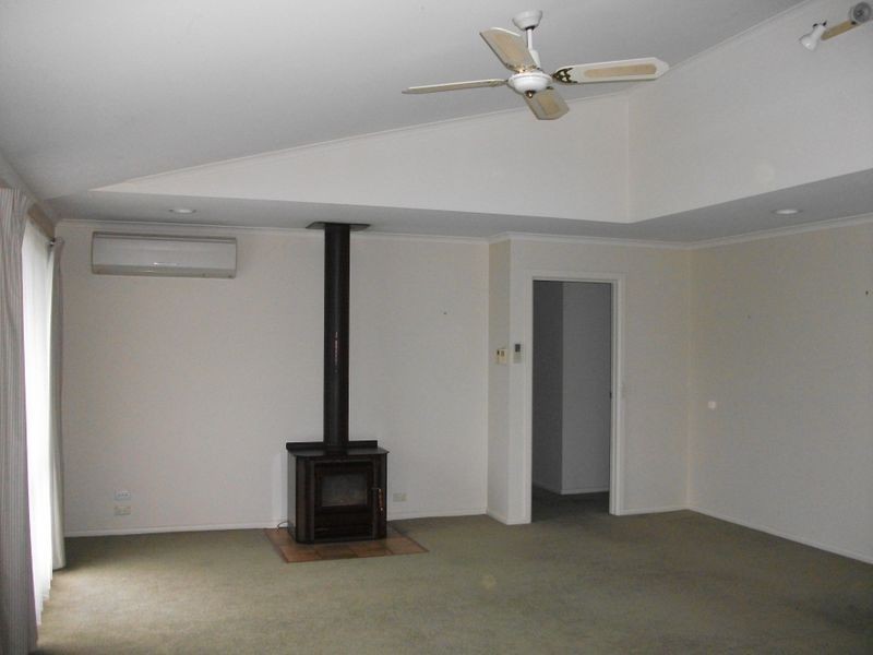 15 Woodward Street, Wy Yung VIC 3875