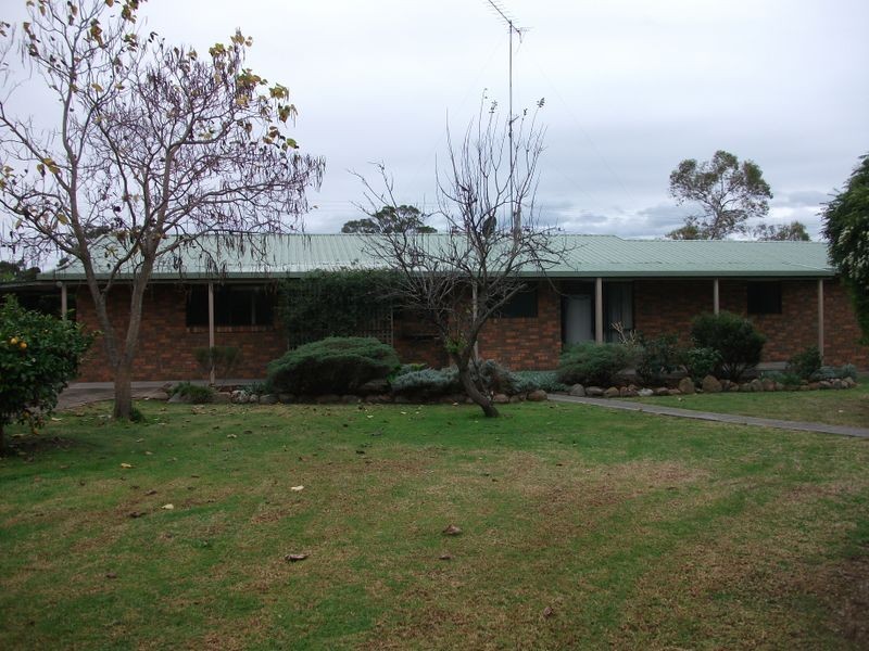 15 Woodward Street, Wy Yung VIC 3875