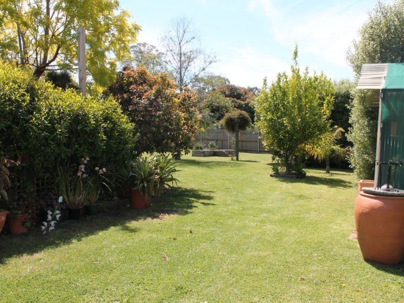 14 Woodward Street, Wy Yung VIC 3875