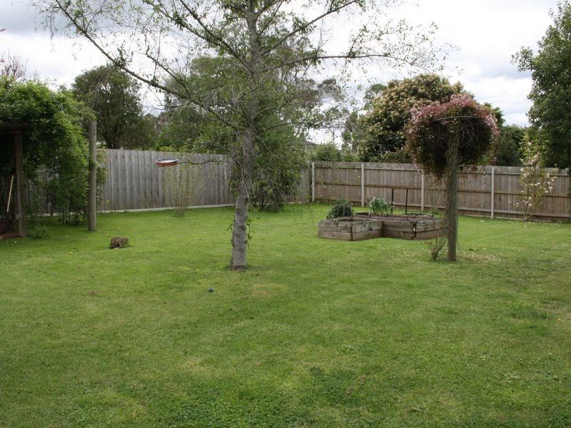 14 Woodward Street, Wy Yung VIC 3875