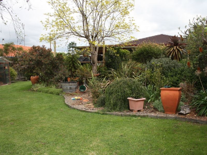 14 Woodward Street, Wy Yung VIC 3875