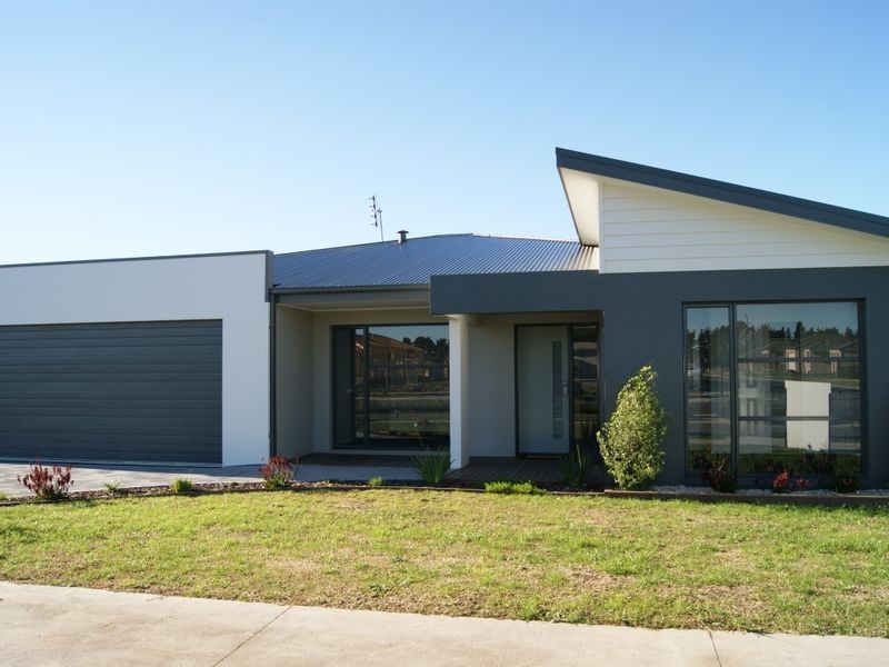 14 Shannon Boulevarde, Bairnsdale VIC 3875