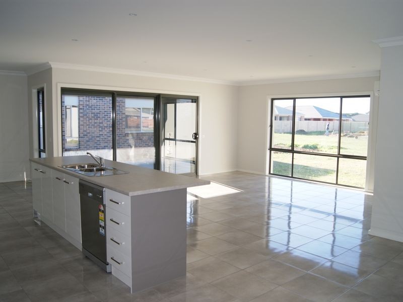 14 Shannon Boulevarde, Bairnsdale VIC 3875