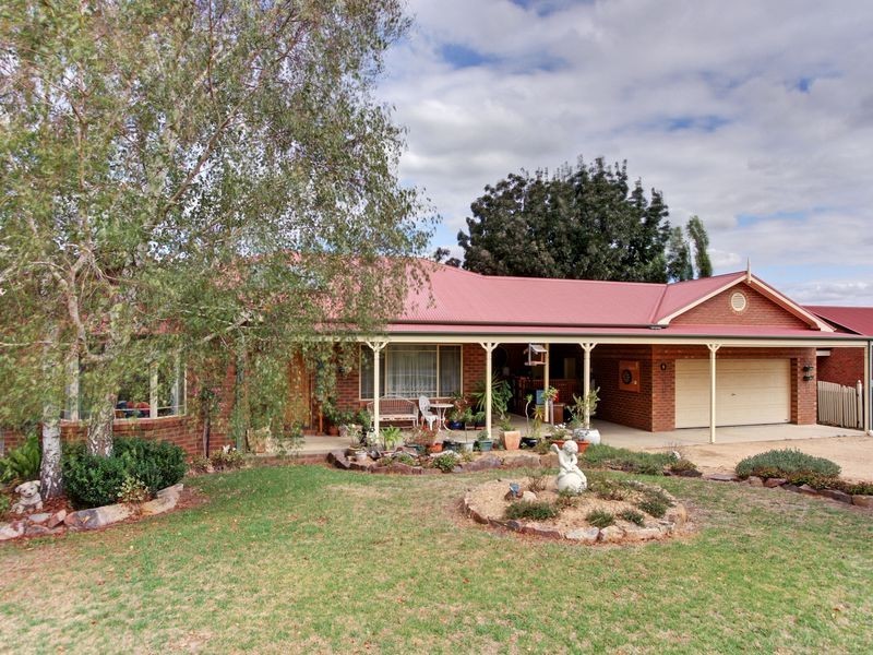 5 Nicole Court, Wy Yung VIC 3875