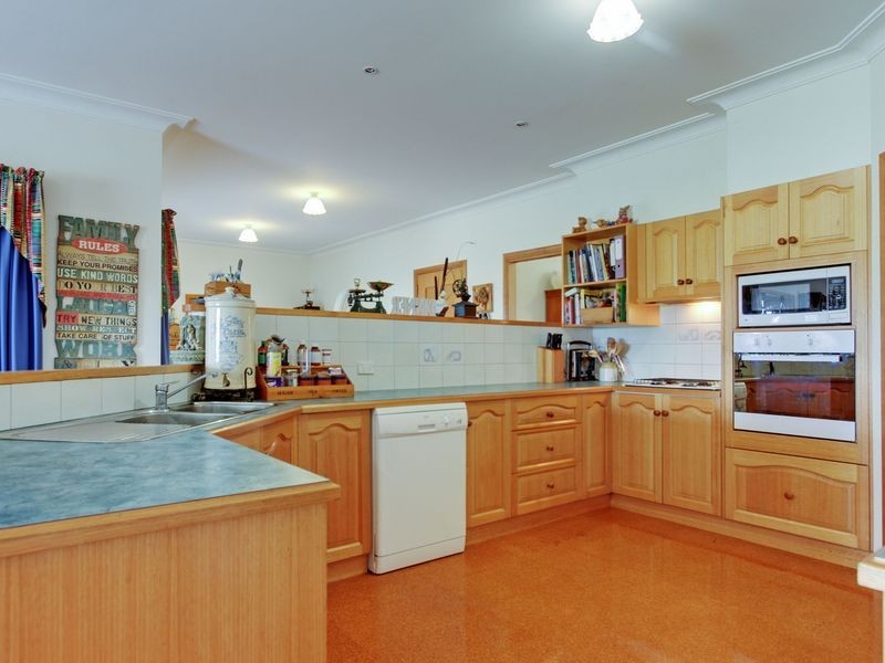 5 Nicole Court, Wy Yung VIC 3875