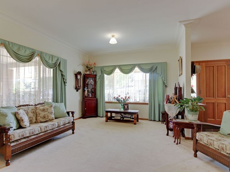 5 Nicole Court, Wy Yung VIC 3875