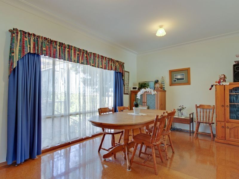 5 Nicole Court, Wy Yung VIC 3875