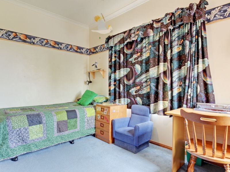 5 Nicole Court, Wy Yung VIC 3875