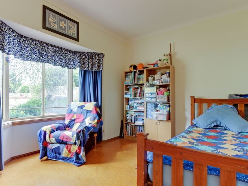 5 Nicole Court, Wy Yung VIC 3875