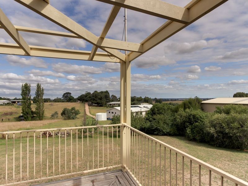 5 Nicole Court, Wy Yung VIC 3875