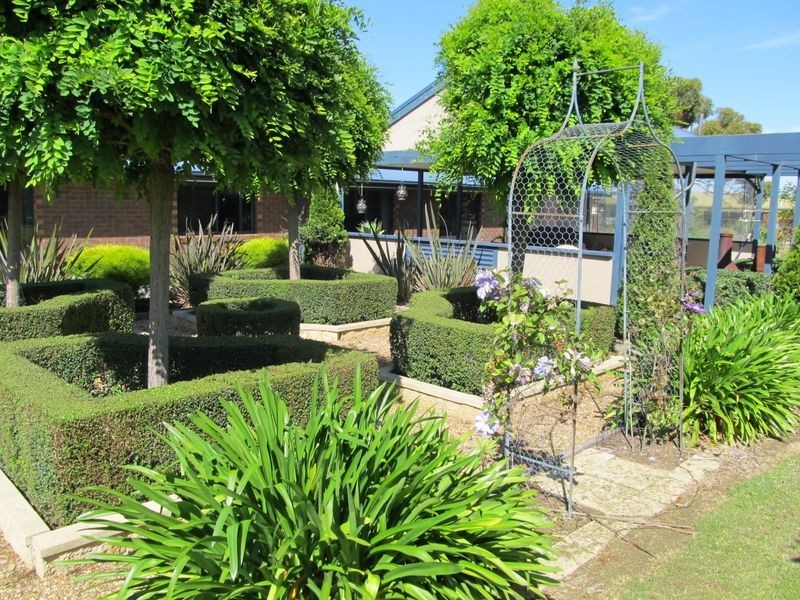 7 Suding Close, Wy Yung VIC 3875