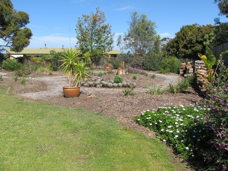 7 Suding Close, Wy Yung VIC 3875