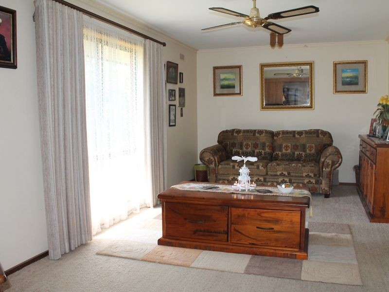 12 Dwyer Street, Wy Yung VIC 3875