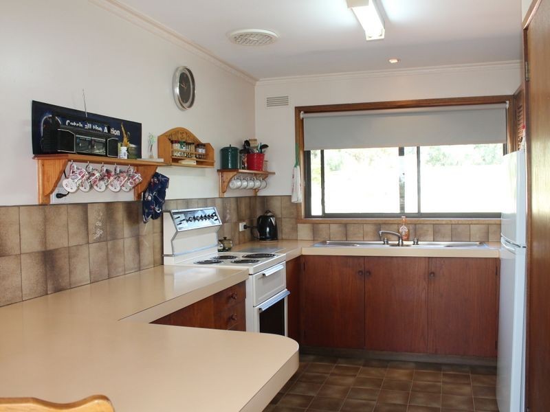 12 Dwyer Street, Wy Yung VIC 3875