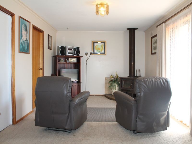12 Dwyer Street, Wy Yung VIC 3875