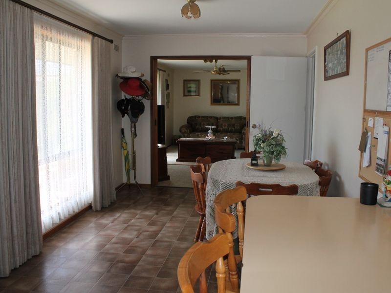 12 Dwyer Street, Wy Yung VIC 3875