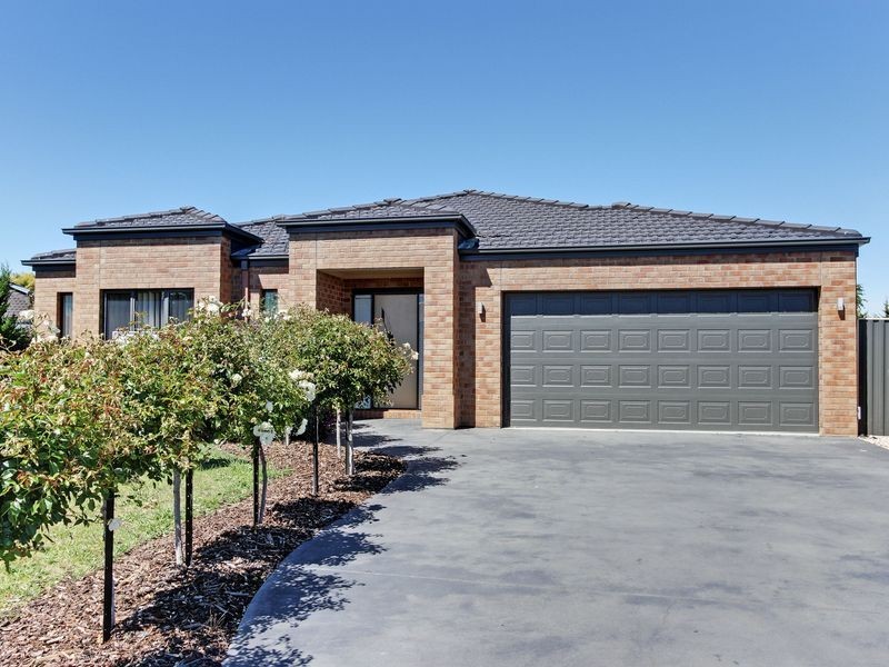 24 Deakin Ave, Bairnsdale VIC 3875