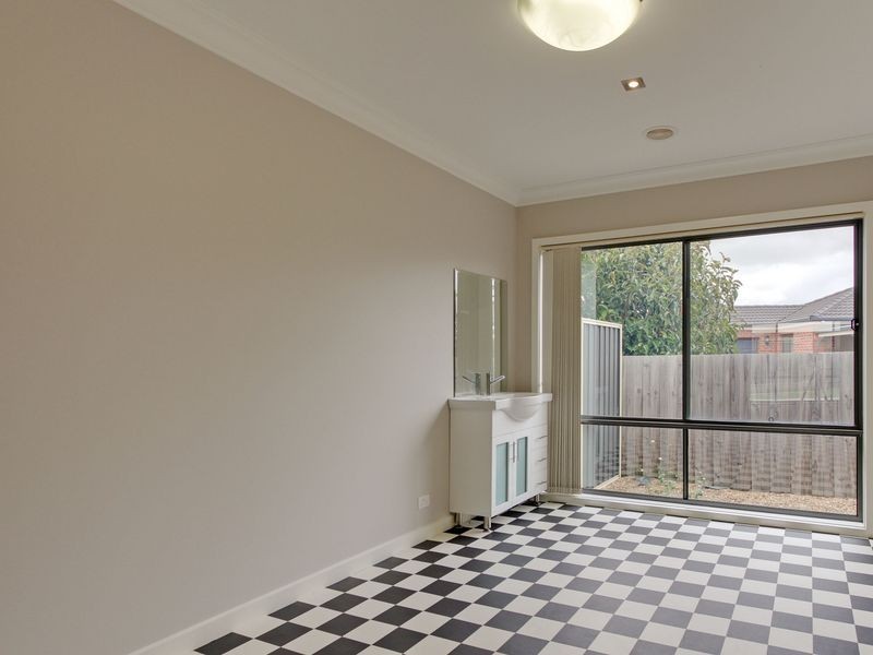 24 Deakin Ave, Bairnsdale VIC 3875