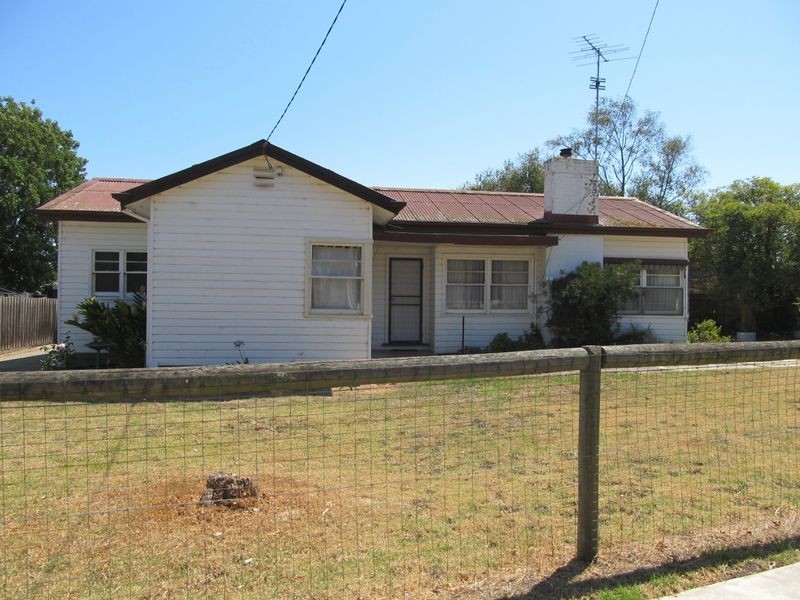 6 Dahlsen Cres, Bairnsdale VIC 3875