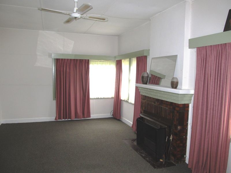 6 Dahlsen Cres, Bairnsdale VIC 3875