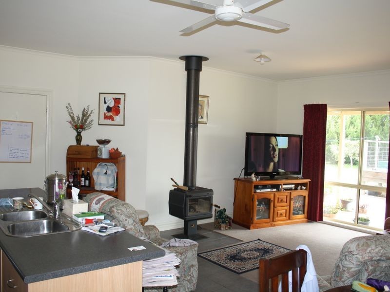 2/205 Fernbank Glenaladale Road, Fernbank VIC 3864