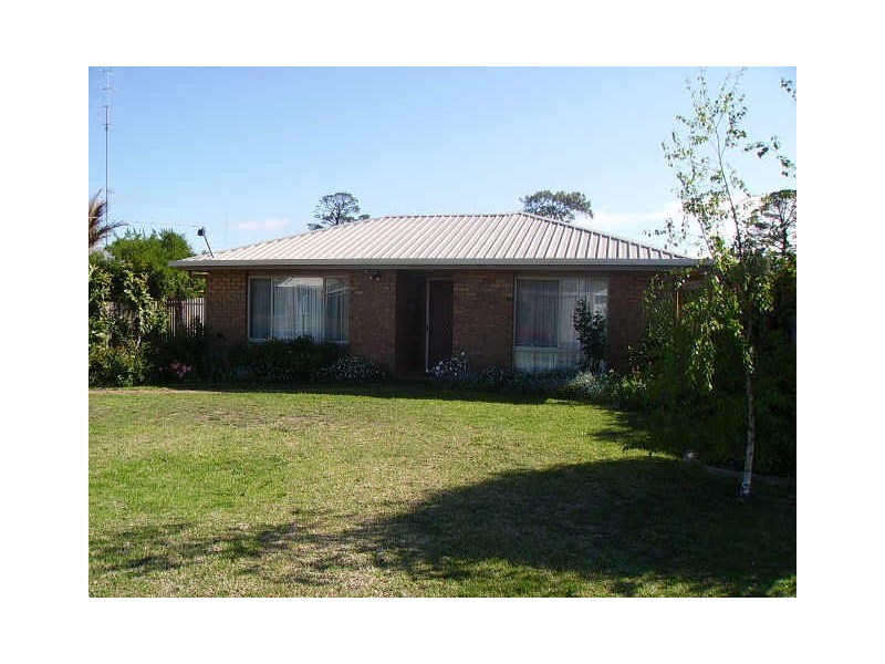 8 Reid Street, Bairnsdale VIC 3875