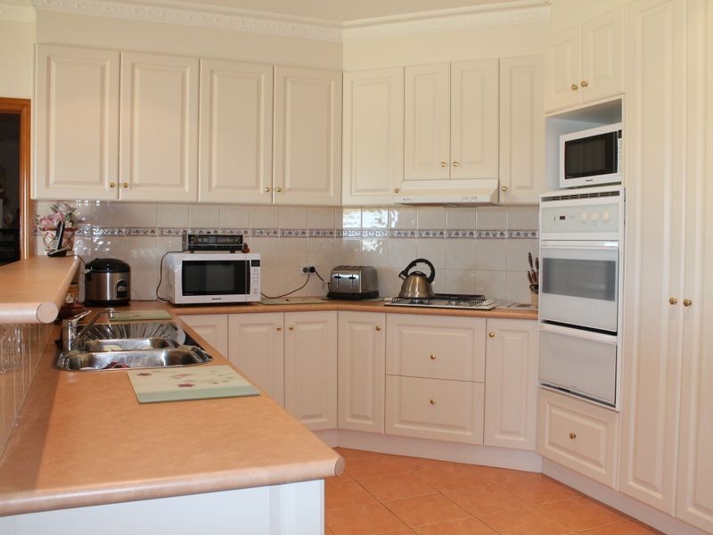 2 Timbarra Drive (Eastwood), Bairnsdale VIC 3875