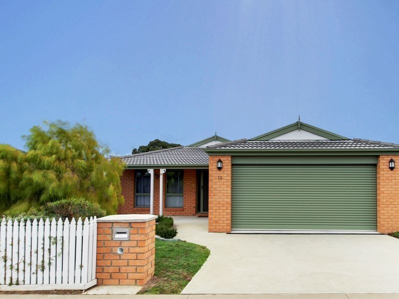 12 Phoebes Way, Bairnsdale VIC 3875