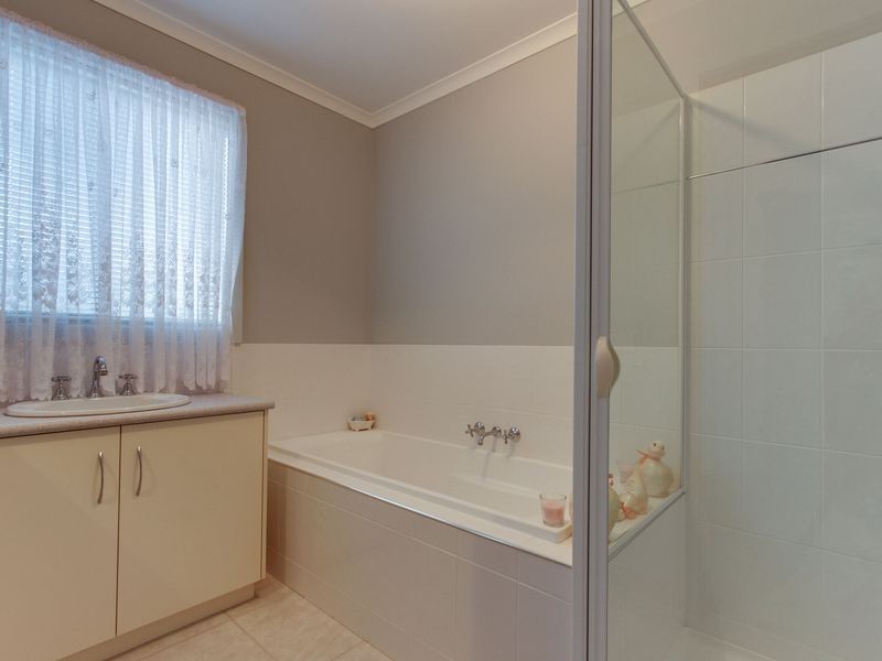 12 Phoebes Way, Bairnsdale VIC 3875